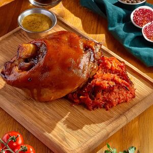 Свиная рулька с бигусом