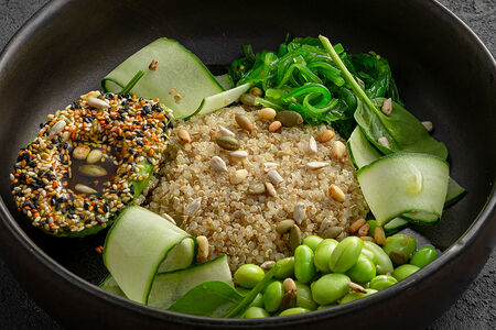 Зеленый боул с киноа