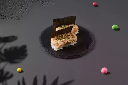 Запеченный гункан креветка