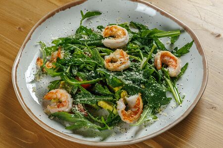 Салат с креветками и авокадо 