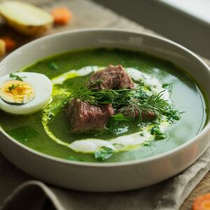 Зеленые щи из щавеля с говядиной 