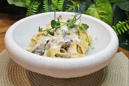 Паста с вешенками, трюфельным соусом и страчателлой