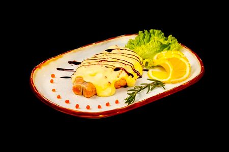 Семга в икорном соусе