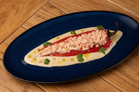 Перец рамиро с крабом, сливочным сыром и диким лососем