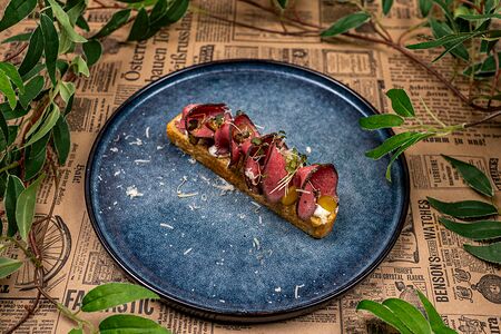 Брускетта с ростбифом