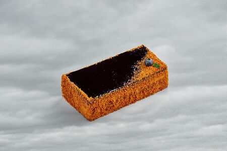 Медовик черничный