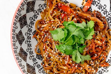 Тайская лапша удон с говядиной