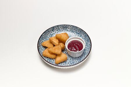 Камамбер с вишневым соусом