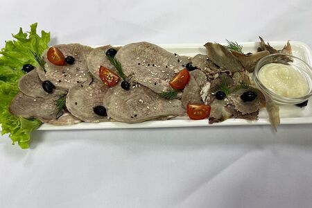 Язык отварной с зеленью и хреном