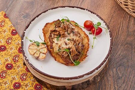 Свиная вырезка с лисичками