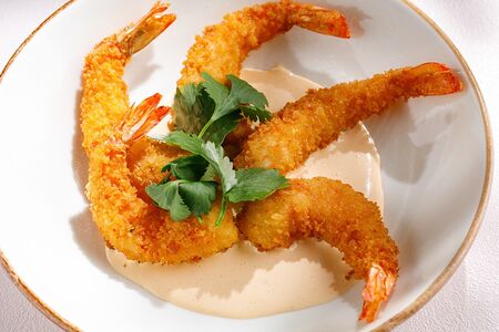 Хрустящие креветки с соусом Том ям