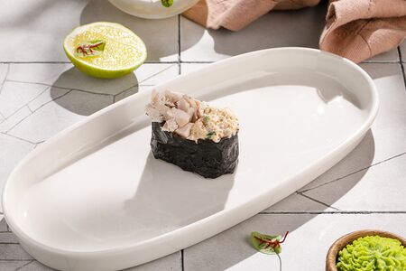 Острые суши с курицей терияки