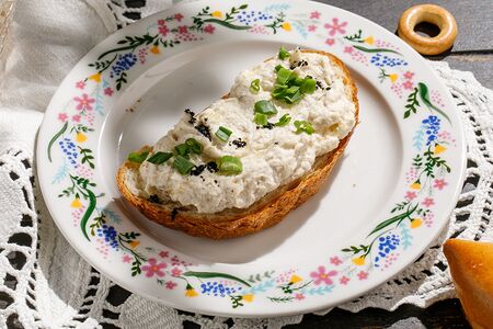 Брускетта с печенью трески