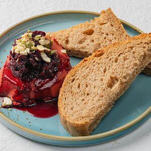 Паштет из куриной печени с чатни из вишни