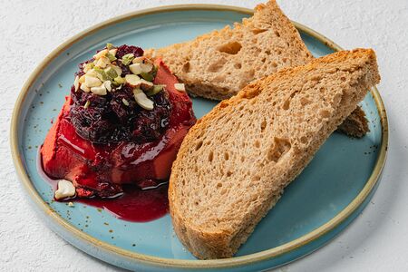 Паштет из куриной печени с чатни из вишни