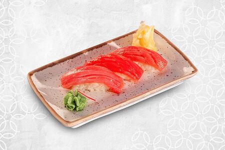 Суши с тунцом