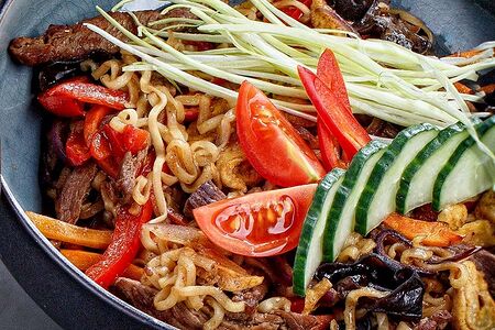 Шин рамен с говядиной и грибами