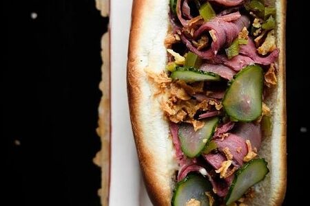 Хот-дог с пастрами