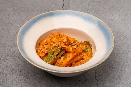 Тальятелле с лососем и брокколи