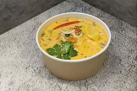 Том ям с морепродуктами