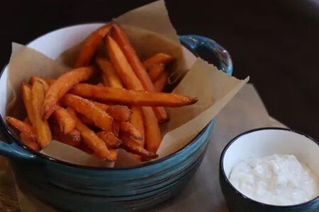 Батат фри, соус дзадзики