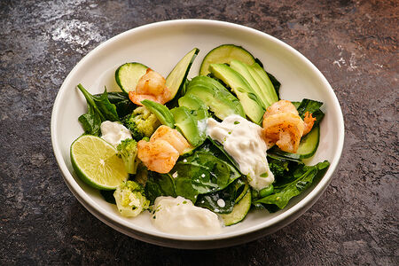 Зеленый салат с креветками