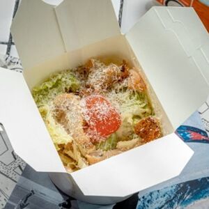 Салат Цезарь с курицей