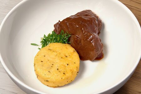 Щечки теленка с полентой