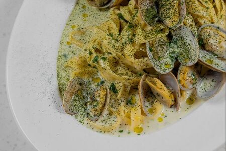 Тальятелле с вонголе в соусе Альфредо