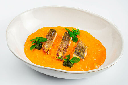 Ризотто с томатами и диким сибасом