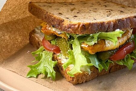 Сэндвич BBQ из цельнозернового хлеба