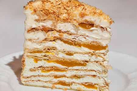 Наполеон сырный с манго