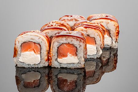 Ролл Сяке унаги маки