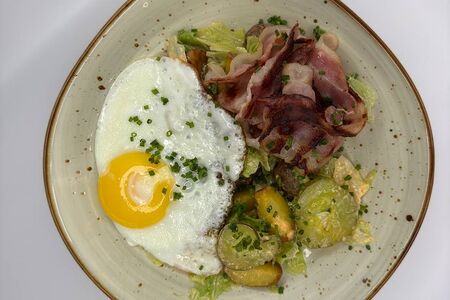 Картофельный салат с беконом 