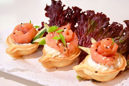 Тарталетка с красной рыбой