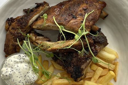 Свиные ребра в медовой глазури с овощами