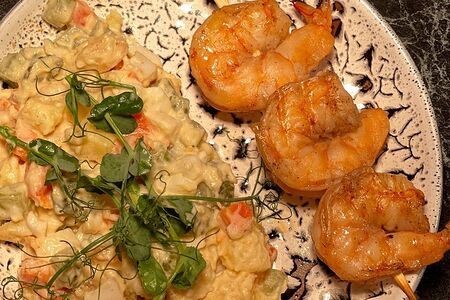 Русский салат с креветками