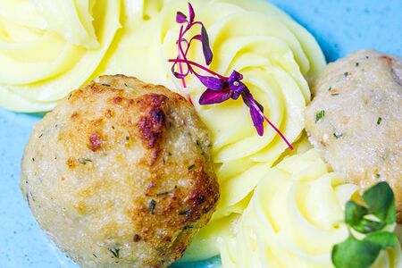 Котлета рыбная с пюре