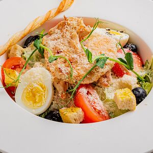 Салат Цезарь с цыплёнком