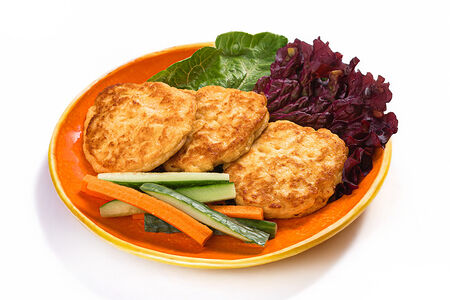 Оладьи из курицы с брокколи и сметаной