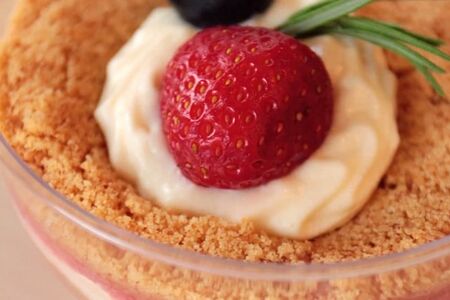 Торт ягодный в стакане 