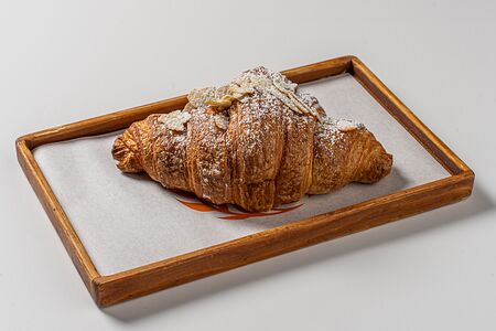 Круассан миндальный