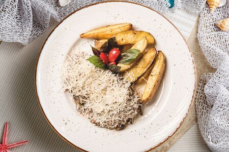 Телятина по-милански с печеным картофелем