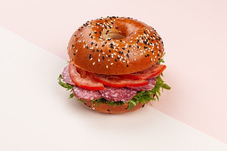 Бейгл с салями