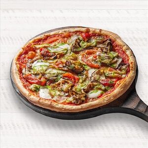 Пицца с овощами гриль