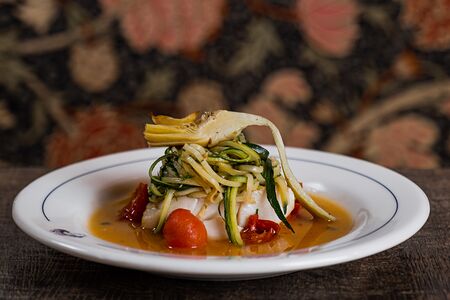 Черная треска, цукини, томат