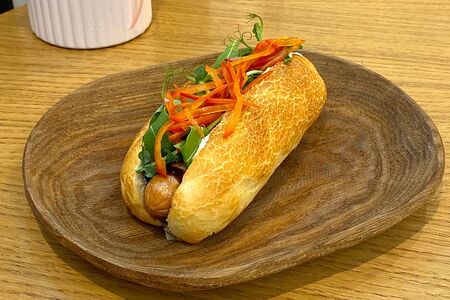 Хот-дог Изысканный с куриной сосиской 