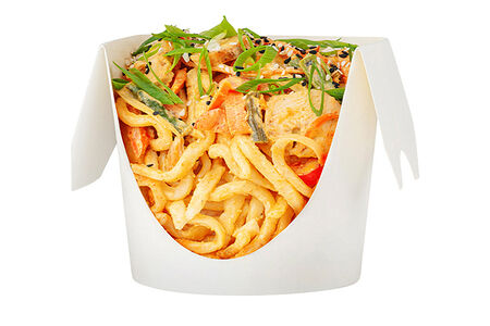 Вок с курицей в соусе карри