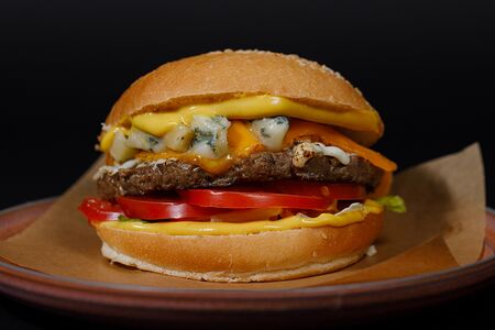 Бургер три сыра