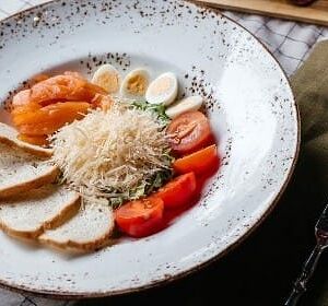 Салат Цезарь с семгой